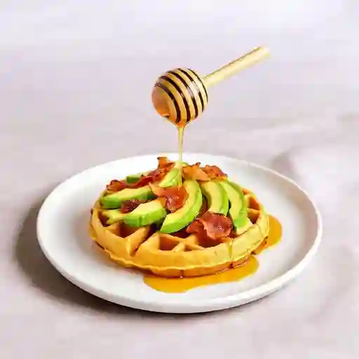 Waffle De Pandebono Con Aguacate Y Tocineta