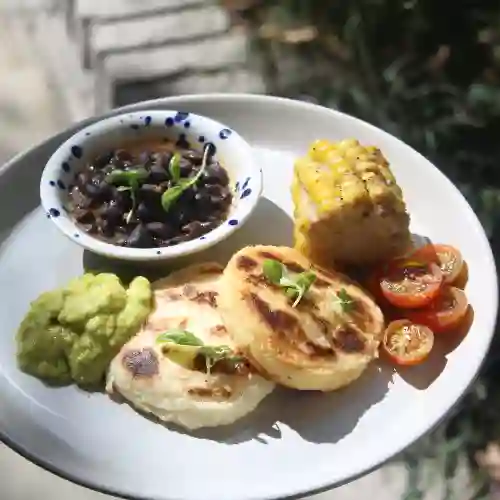 Arepas de Yuca -Gf y Frijol.