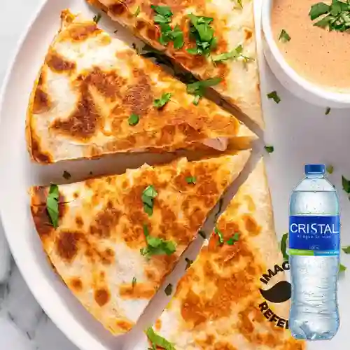 Combo Quesadillas de Milanesa de Pollo + Agua Cristal