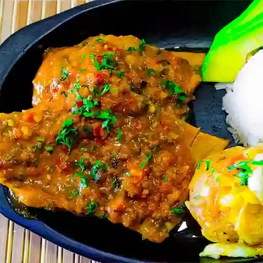 Sobrebarriga en Salsa Criolla