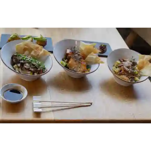 Noodles con Pollo en Finas Hierbas