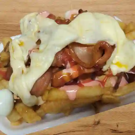 Mega-salchipapa