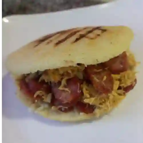 Arepa Pollo con Chorizo