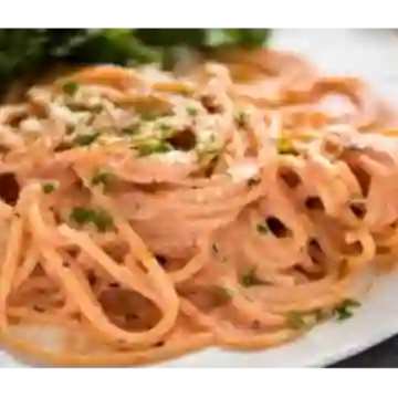 Pasta en Plato Salsa Veronese