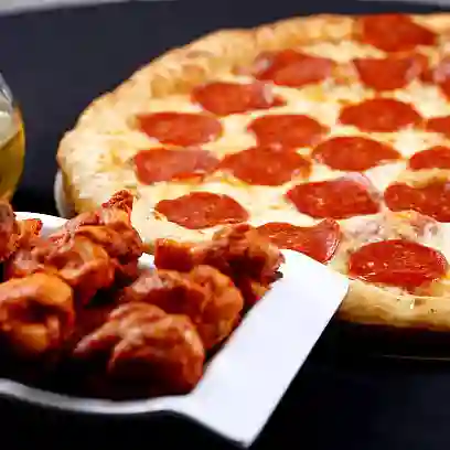 Pizza mediana + 4 alitas + gaseosa 1.5