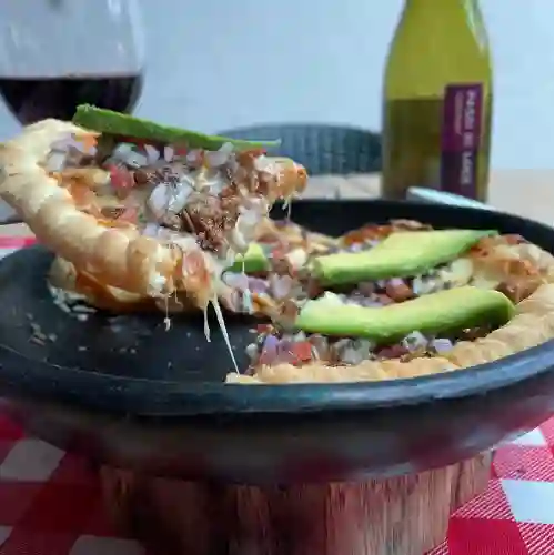Pizza Artesanal de Chicharron (personal)
