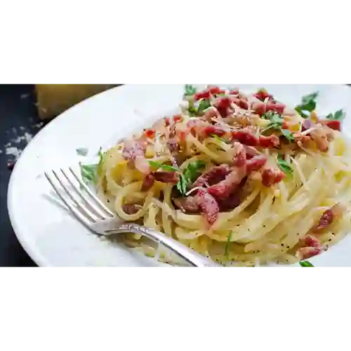 Spaguetti con Pollo y Tocineta