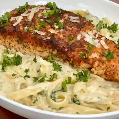 Salmón con Pasta Alfredo