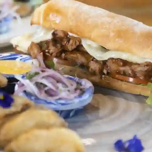 Sánduche de Tocino y Chorizo