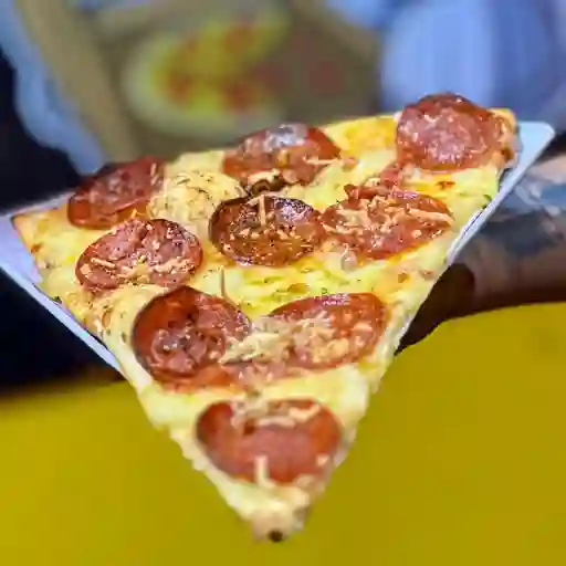 Pizza pepperoni grande + cocacola 1.5l