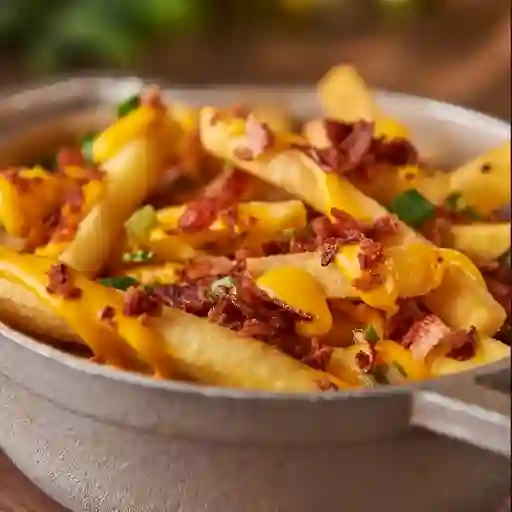 Fries de queso cheddar y tocineta