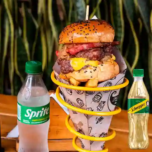 Mr. Patata Burger Doble Carne + Schweppes Ginger Ale 400ml
