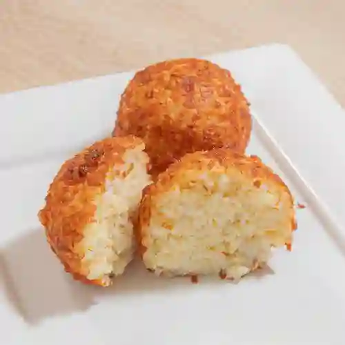 Bolita de Arroz con Queso Costeño