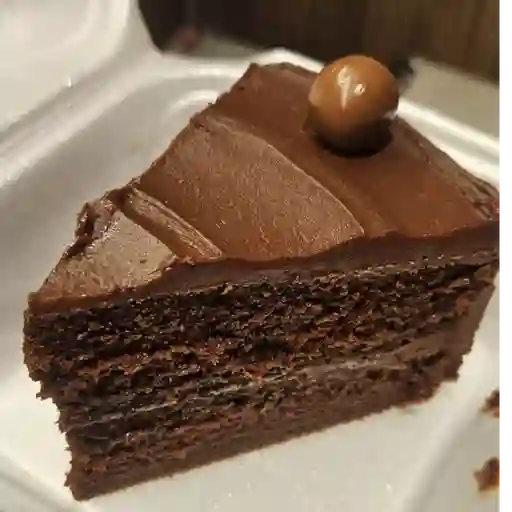 Porcion de torta de chocolate