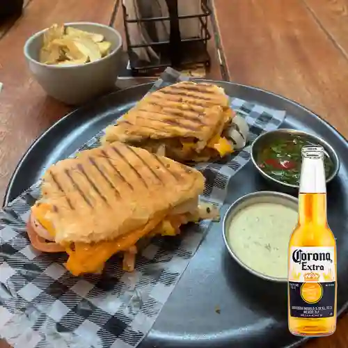 Combo Sándwich Carne Res Desmechada + Corona 330ml