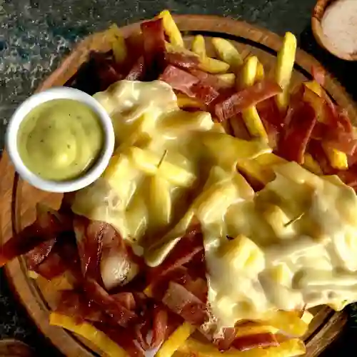 Papas con Tocineta y Queso