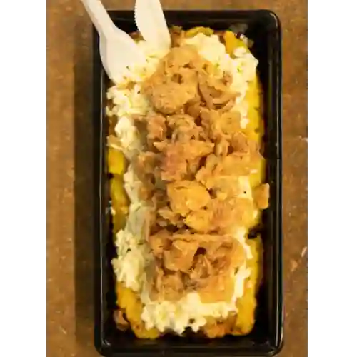 Plátano con Queso y Chicharroncitos