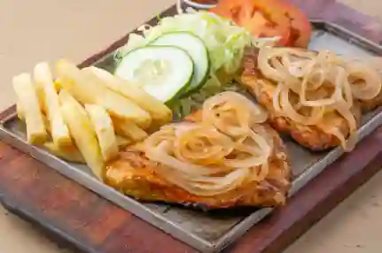 Filete Pollo Encebollado