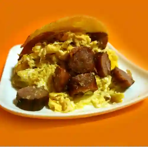 Arepa Huevo, Chorizo y Queso