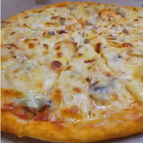 Pizza con Pollo Champiñones Jamón Queso