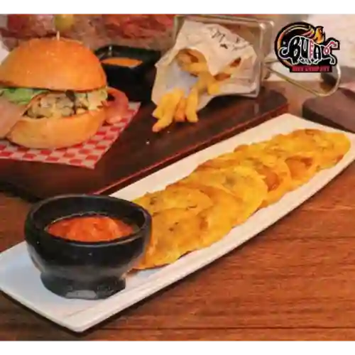 Patacón con Guiso Criollo