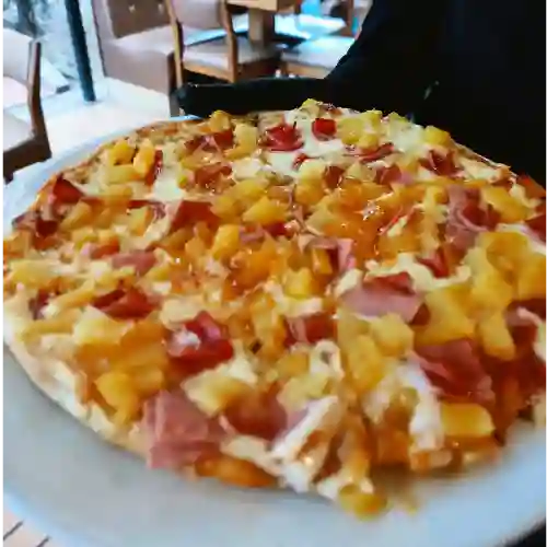 Pizza Hawaiana - 30Cm 4 Porciones