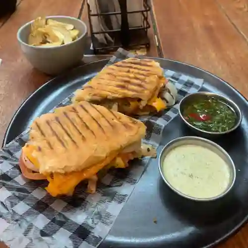 Sándwich de Carne de Res Desmechada