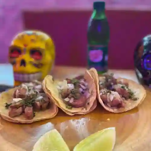 Tacos de Chorizo en Salsa Verde