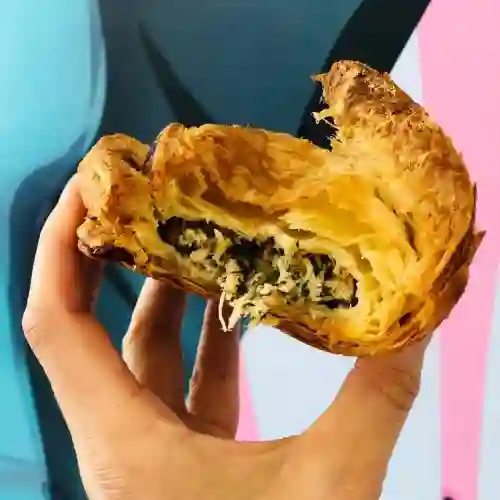 Hojaldre de Pollo con Bechamel