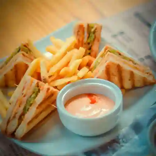 Sándwich de Pernil de Cerdo en Combo