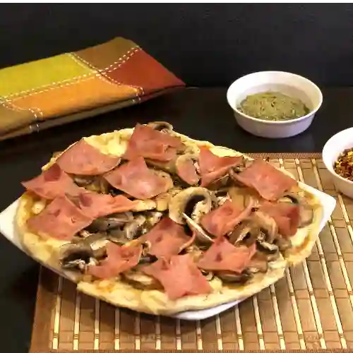 Pizza Jamon y Champiñones