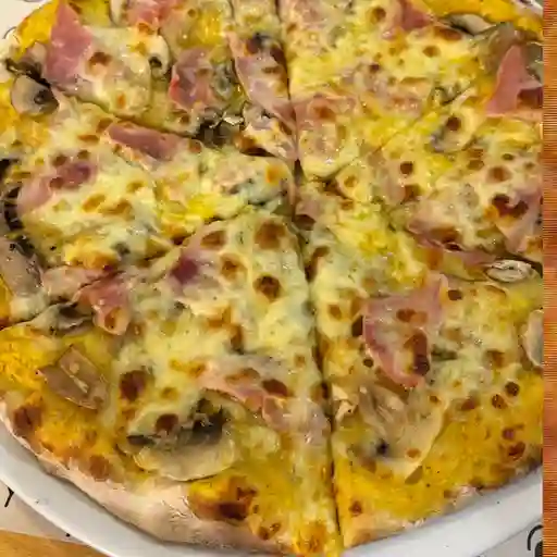 Pizza jamon y funghi