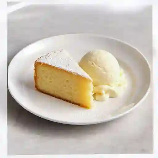 Torta vainilla con helado porción