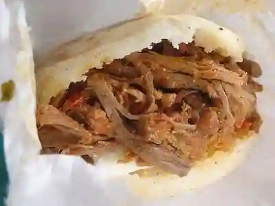 Arepa Carne Jamón y Pollo Desmechado