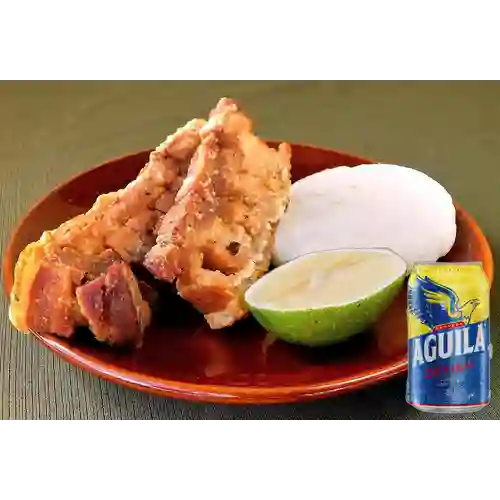 Combo Chicharrón c/ Arepa + Aguila Orig Lata 330ml