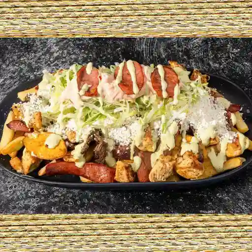 Salchipapa choripollo