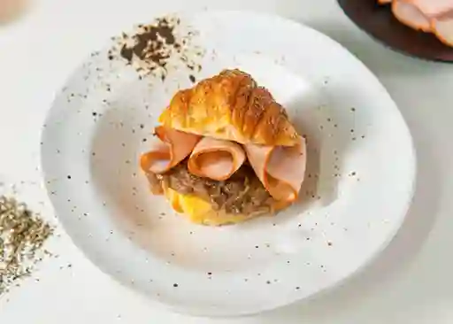 Croissant cebollas caramelizadas