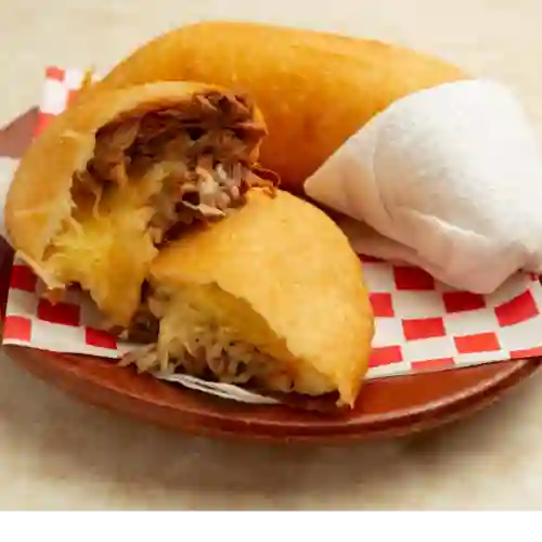 Empanada de Carne con Queso