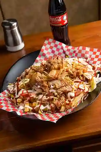 Salchipapa de Chicharrón