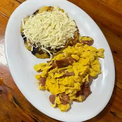 Huevos al gusto con arepa tela o choclo