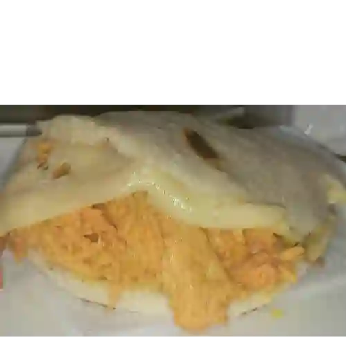 Arepa con Pollo y Queso
