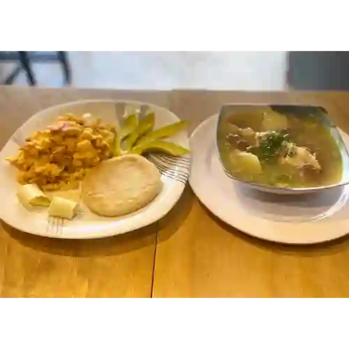 Combo Huevos Rancheros + Caldo de Costilla