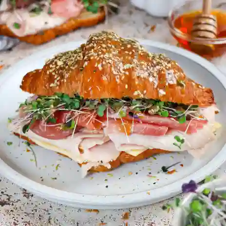 Croissant sandwiche prosciutto