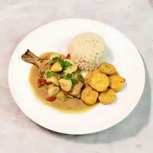 Sierra en zumo de coco