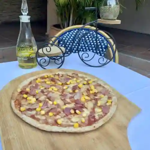 Pizza Base de Almendra Maíz y Tocineta