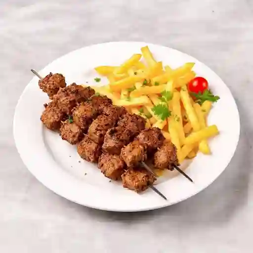 Pincho Kafta con Papas Fritas