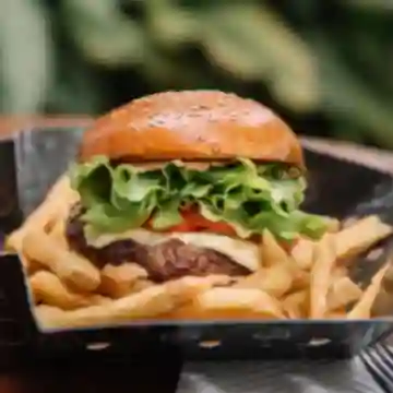 Burguer Clásica con Papas