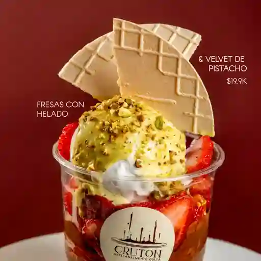 Fresas con crema con pistacho