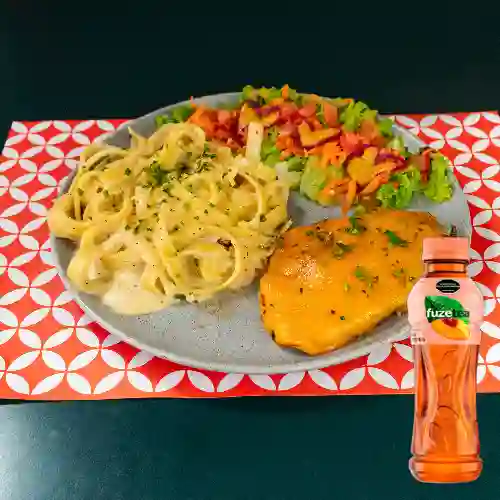 Pechuga a la Plancha c/ Fetuchini +Fuzetea Durazno 400ml