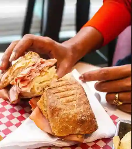 Sándwich Bologna